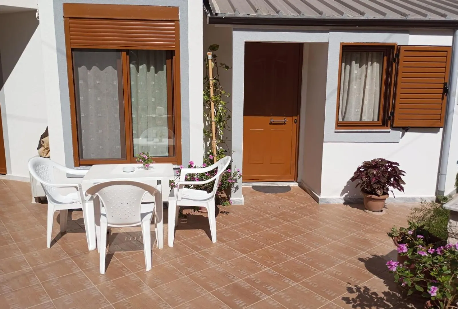 Mario Rooms Sarande 0*,  Albania